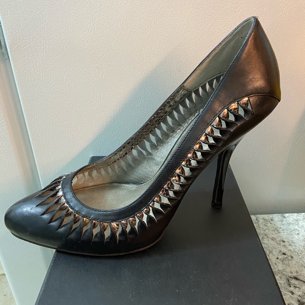 SE Boutique by Sam Edelman black w/pewter keyhole.